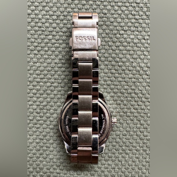 Women’s Fossil Watch - Picture 5 of 7